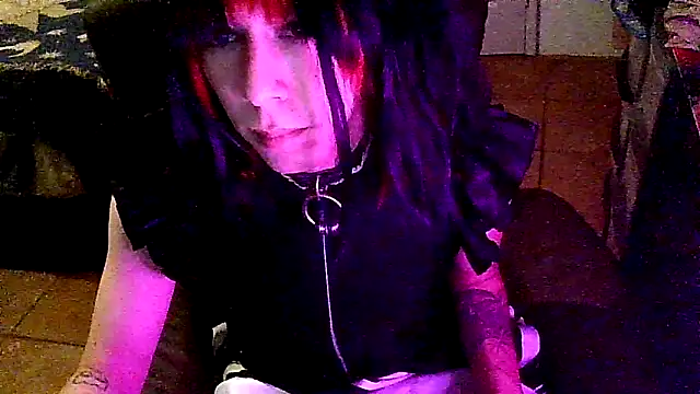 crystalxh online show from October 31, 2025, 7:04 pm