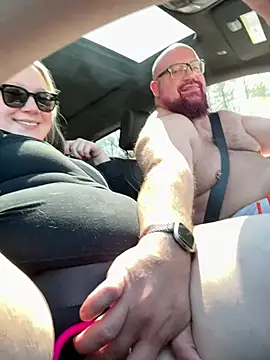 PiggyRose online show from April 9, 2026, 4:23 pm