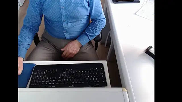 dutchpornking online show from November 17, 2025, 7:47 am