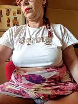 Snapshot of Chriss_Tinaa chatting on June 19, 2026, 4:28 am Chriss Tinaa online show from June 19, 2026, 4:28 am