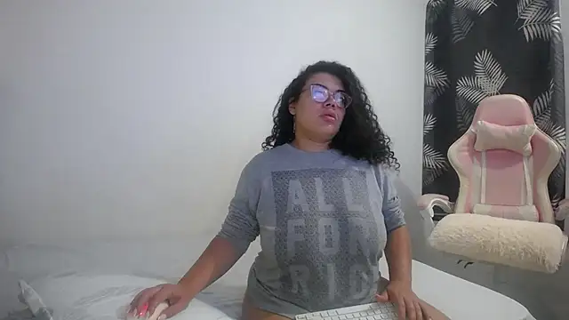 mabigomez00 online show from December 16, 2025, 9:36 am