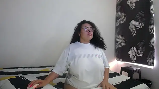 mabigomez00 online show from April 2, 2026, 9:23 pm