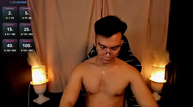 Snapshot of 000batman000 chatting on February 19, 2025, 4:44 am 000batman000 online show from February 19, 2025, 4:44 am