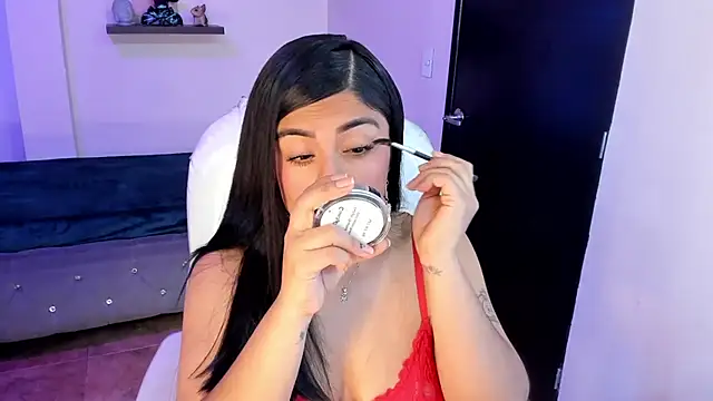 Snapshot of Catalinaa_martinez chatting on February 28, 2025, 9:33 pm Catalinaa martinez online show from February 28, 2025, 9:33 pm