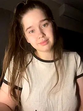 HornyGirlH online show from November 10, 2025, 1:48 am