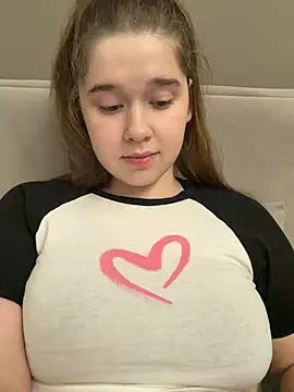 Snapshot of HornyGirlH chatting on July 3, 2026, 10:27 pm HornyGirlH online show from July 3, 2026, 10:27 pm