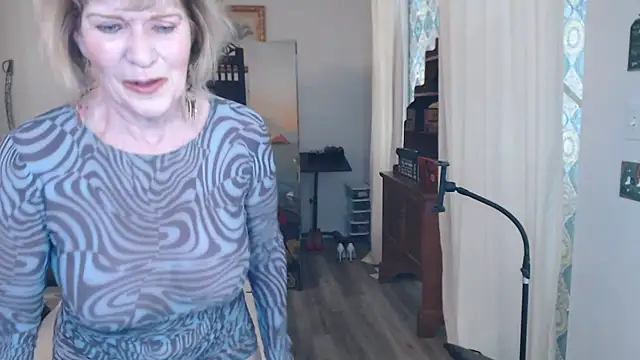 SindeeDix online show from May 7, 2026, 2:11 pm