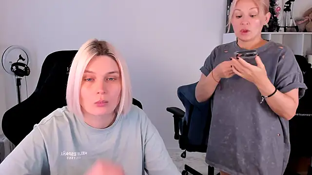 hotblonds online show from November 17, 2025, 10:10 am