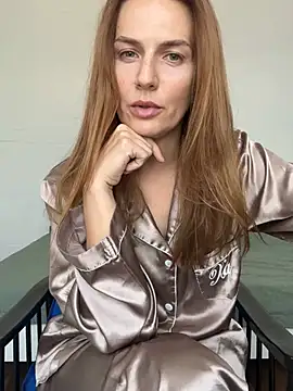 Snapshot of BritneyHall chatting on July 29, 2026, 9:18 am BritneyHall online show from July 29, 2026, 9:18 am