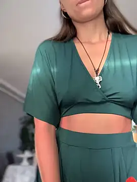 Snapshot of YOUR-KARINA chatting on December 7, 2024, 6:43 am YOUR-KARINA online show from December 7, 2024, 6:43 am