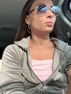 Snapshot of YOUR-KARINA chatting on December 19, 2024, 6:34 am YOUR-KARINA online show from December 19, 2024, 6:34 am