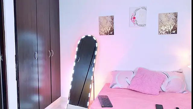 SarahCinnamon- online show from June 2, 2026, 5:26 pm