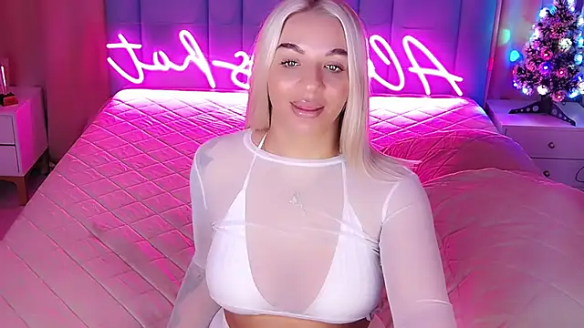 AllwaysHotJ online show from December 18, 2025, 2:39 am