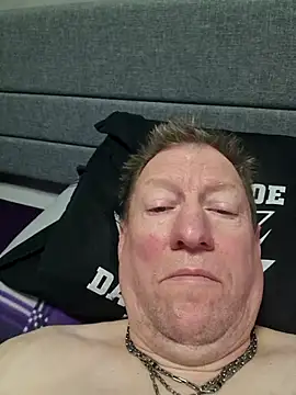 tomtom111111 online show from November 8, 2025, 11:43 am