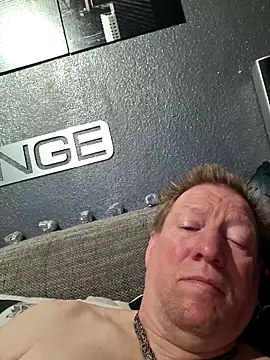 tomtom111111 online show from March 23, 2026, 9:30 pm