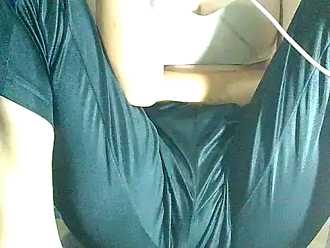 Snapshot of PinaySkinnyGirl chatting on November 19, 2025, 8:42 pm PinaySkinnyGirl online show from November 19, 2025, 8:42 pm