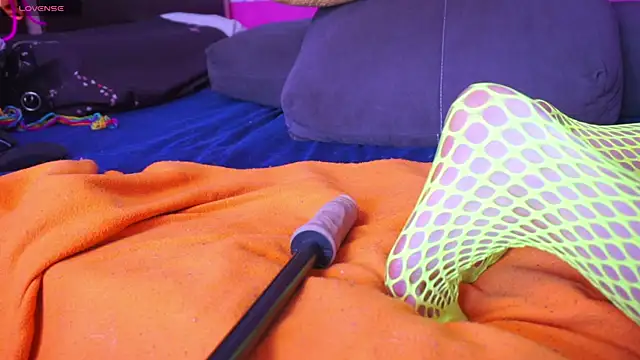 sweetfoxed online show from December 3, 2025, 4:53 am