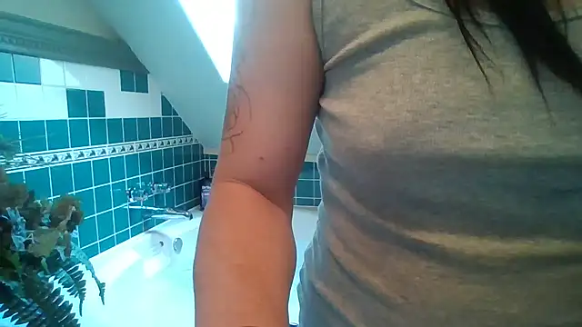 Snapshot of khloebanques chatting on September 27, 2025, 10:04 pm khloebanques online show from September 27, 2025, 10:04 pm