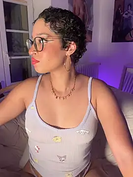 Snapshot of Lauyako chatting on July 8, 2026, 8:35 pm Lauyako online show from July 8, 2026, 8:35 pm
