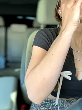 lunagirl13 online show from September 17, 2025, 5:47 pm