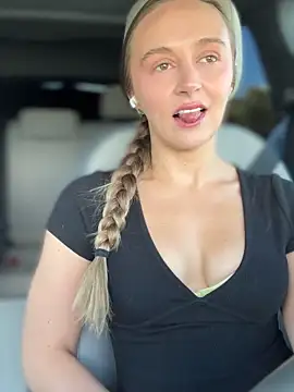 lunagirl13 online show from October 3, 2025, 4:48 pm