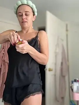 lunagirl13 online show from October 19, 2025, 7:36 pm