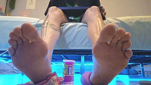 Snapshot of MattxFeet chatting on February 18, 2026, 8:49 pm MattxFeet online show from February 18, 2026, 8:49 pm