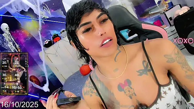 Snapshot of Nella_Dolls chatting on October 16, 2025, 6:58 am Nella Dolls online show from October 16, 2025, 6:58 am