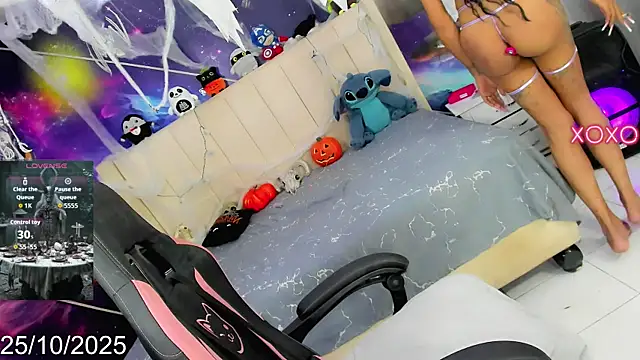 Snapshot of Nella_Dolls chatting on October 25, 2025, 9:28 am Nella Dolls online show from October 25, 2025, 9:28 am