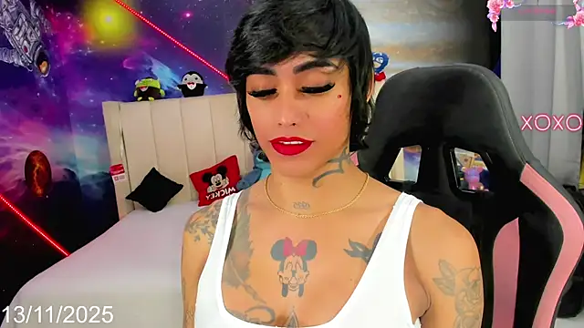 Snapshot of Nella_Dolls chatting on November 13, 2025, 8:52 pm Nella Dolls online show from November 13, 2025, 8:52 pm