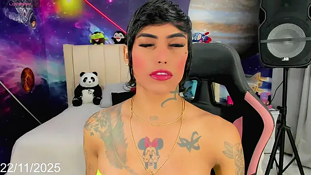 Snapshot of Nella_Dolls chatting on November 22, 2025, 7:51 am Nella Dolls online show from November 22, 2025, 7:51 am