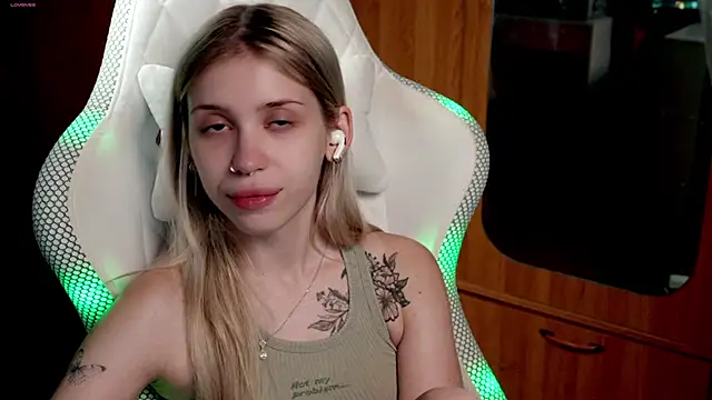 ho1yho1e online show from October 1, 2025, 6:58 pm