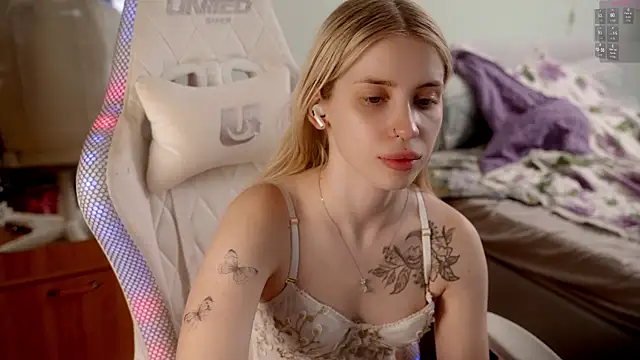 ho1yho1e online show from April 14, 2026, 7:42 pm