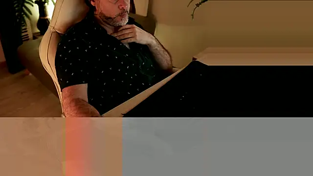 Snapshot of Sanders_White chatting on December 12, 2024, 3:10 am Sanders White online show from December 12, 2024, 3:10 am