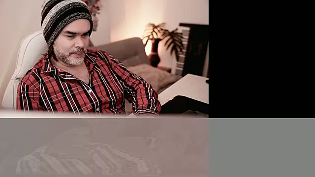 Snapshot of Sanders_White chatting on January 21, 2025, 4:37 pm Sanders White online show from January 21, 2025, 4:37 pm