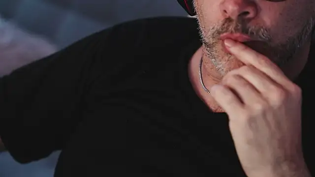 Snapshot of Sanders_White chatting on February 26, 2025, 4:47 am Sanders White online show from February 26, 2025, 4:47 am