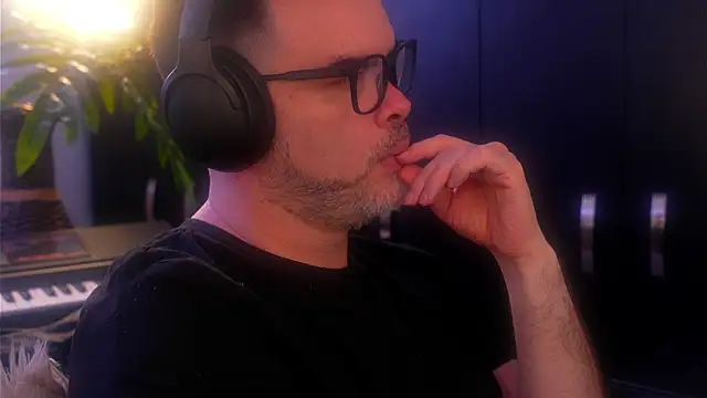 Snapshot of Sanders_White chatting on September 13, 2025, 7:57 pm Sanders White online show from September 13, 2025, 7:57 pm