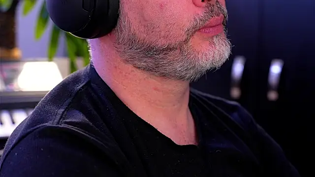 Snapshot of Sanders_White chatting on September 26, 2025, 4:05 am Sanders White online show from September 26, 2025, 4:05 am