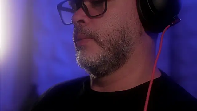 Snapshot of Sanders_White chatting on October 15, 2025, 3:28 am Sanders White online show from October 15, 2025, 3:28 am