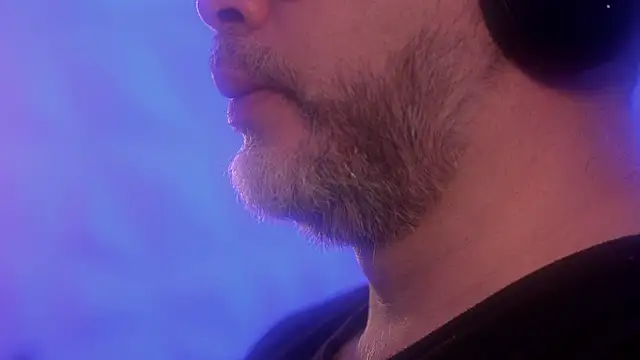 Snapshot of Sanders_White chatting on October 31, 2025, 2:18 pm Sanders White online show from October 31, 2025, 2:18 pm