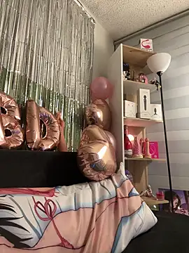 lilly sweett online show from December 16, 2025, 11:10 pm