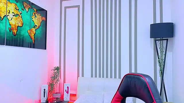 Britney taylor  online show from October 24, 2025, 9:22 pm