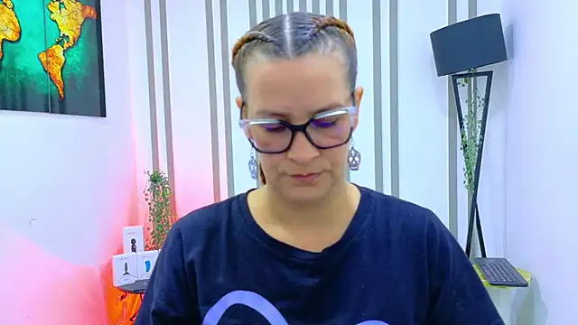 Britney taylor  online show from November 21, 2025, 9:02 pm