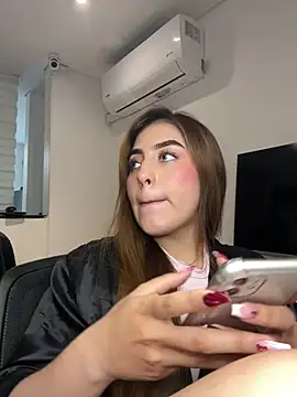 MaddyyLennon online show from January 7, 2025, 4:59 pm