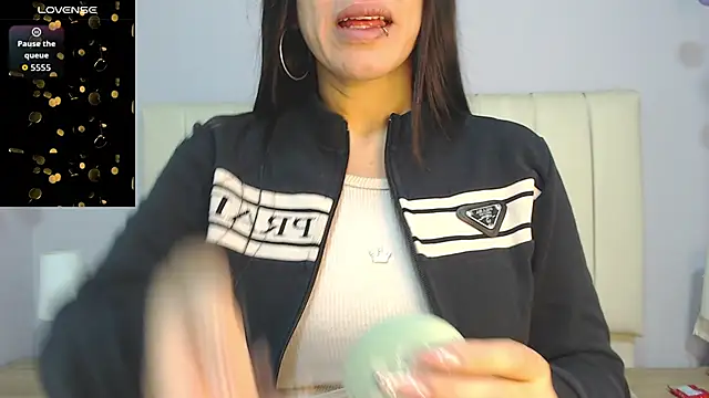 Snapshot of amy_le01 chatting on November 21, 2025, 1:32 pm amy le01 online show from November 21, 2025, 1:32 pm