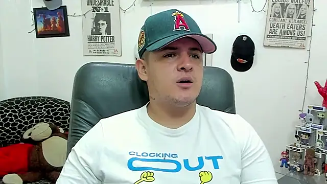 Snapshot of ney_22 chatting on February 6, 2025, 1:21 pm ney 22 online show from February 6, 2025, 1:21 pm