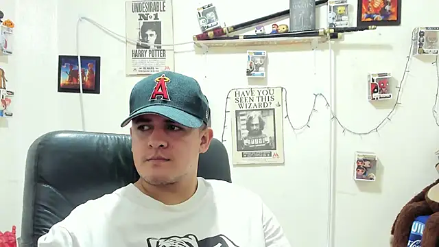 Snapshot of ney_22 chatting on November 8, 2025, 1:33 pm ney 22 online show from November 8, 2025, 1:33 pm