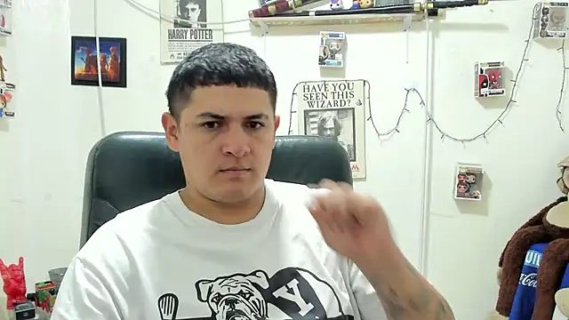 Snapshot of ney_22 chatting on November 15, 2025, 8:16 pm ney 22 online show from November 15, 2025, 8:16 pm