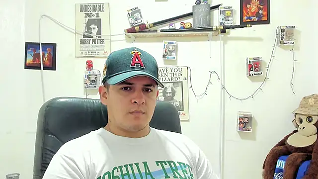 Snapshot of ney_22 chatting on November 17, 2025, 10:37 pm ney 22 online show from November 17, 2025, 10:37 pm