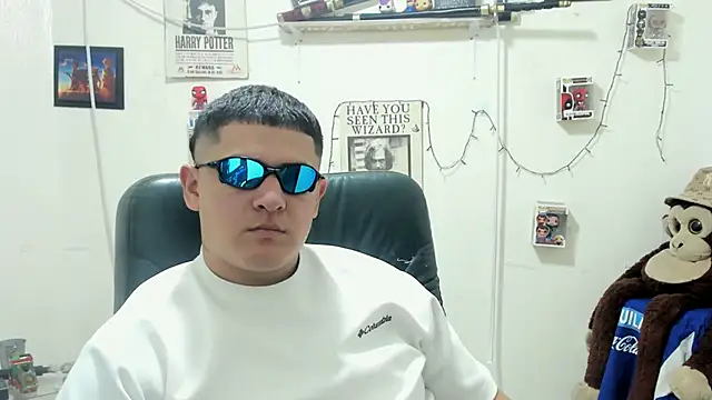 Snapshot of ney_22 chatting on November 24, 2025, 9:42 am ney 22 online show from November 24, 2025, 9:42 am